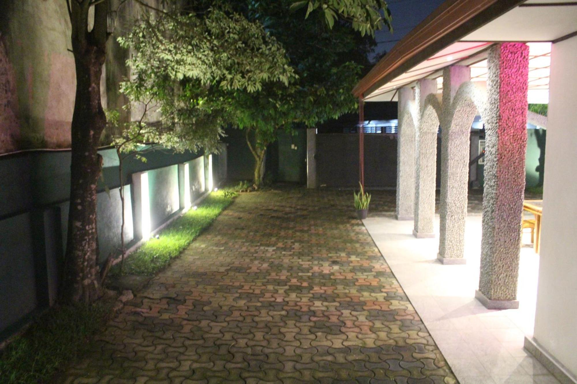 Villaflorence Kadawatha ภายนอก รูปภาพ