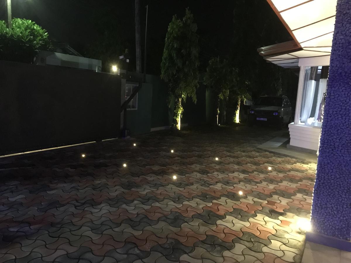 Villaflorence Kadawatha ภายนอก รูปภาพ
